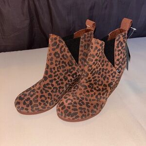 TOMS Women’s Leopard Print Wedge Boot